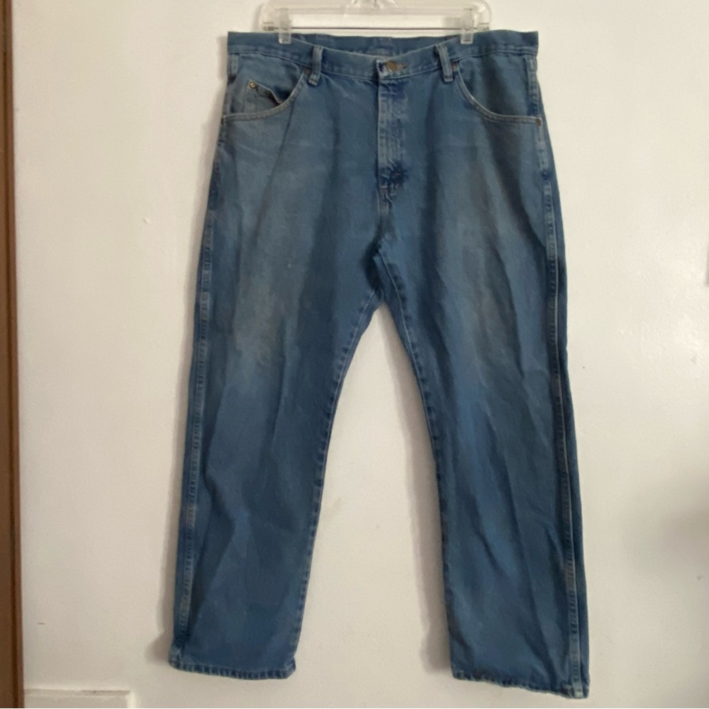 Wrangler Jean Relaxed Fit Mens 38x29 Blue with Classic Denim Style Thrashed
